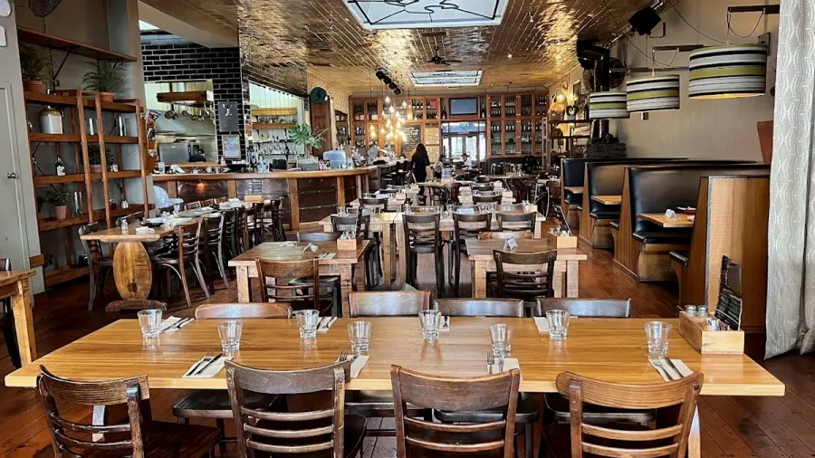 Iguana Street Bar & Restaurant