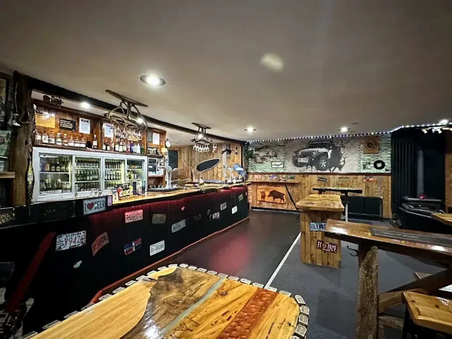 Joy's Bar @ National Park Alpine Lodge
