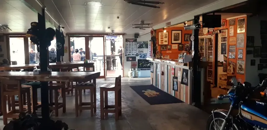BLACK DOG Tavern