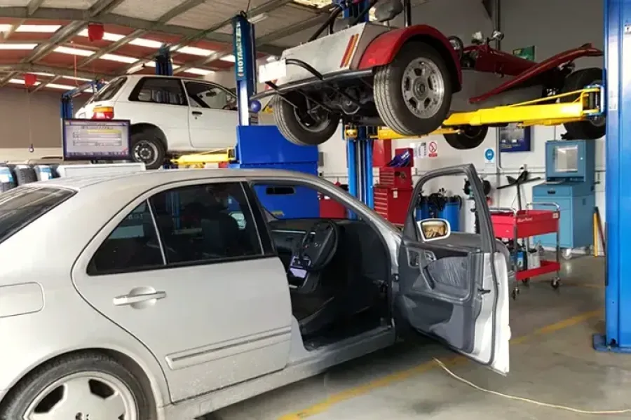 Guy's Garage & Tyres
