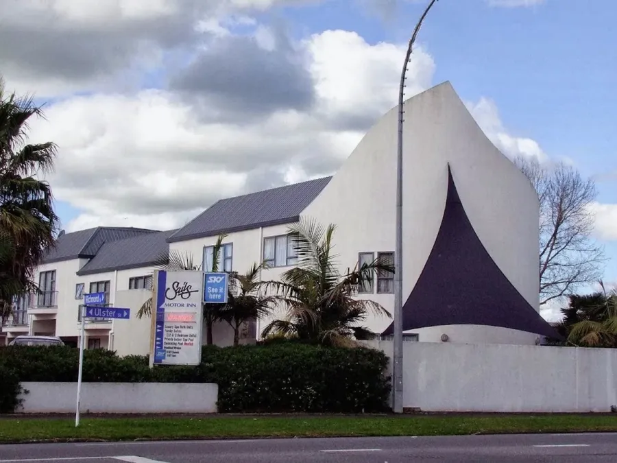 Sails Motor Inn