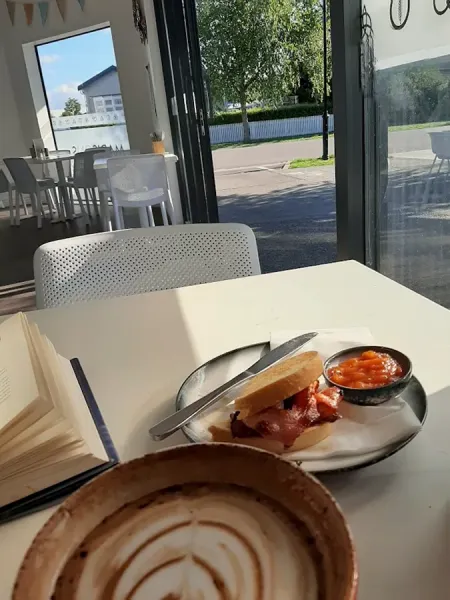 Madisons Cafe and Bar