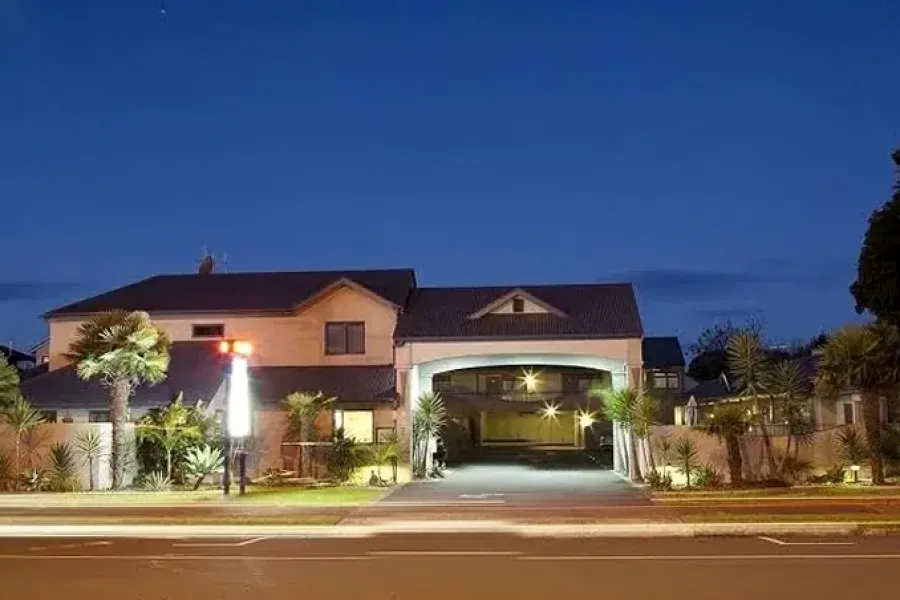 Aquarius Motor Inn