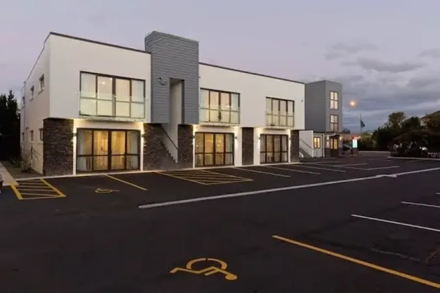 2 On Whiteleigh Motel