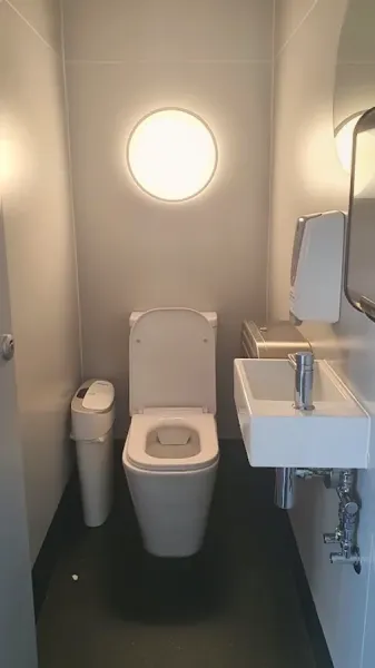 Public Toilets and Shower Bulls Community Centre / Te Matapihi