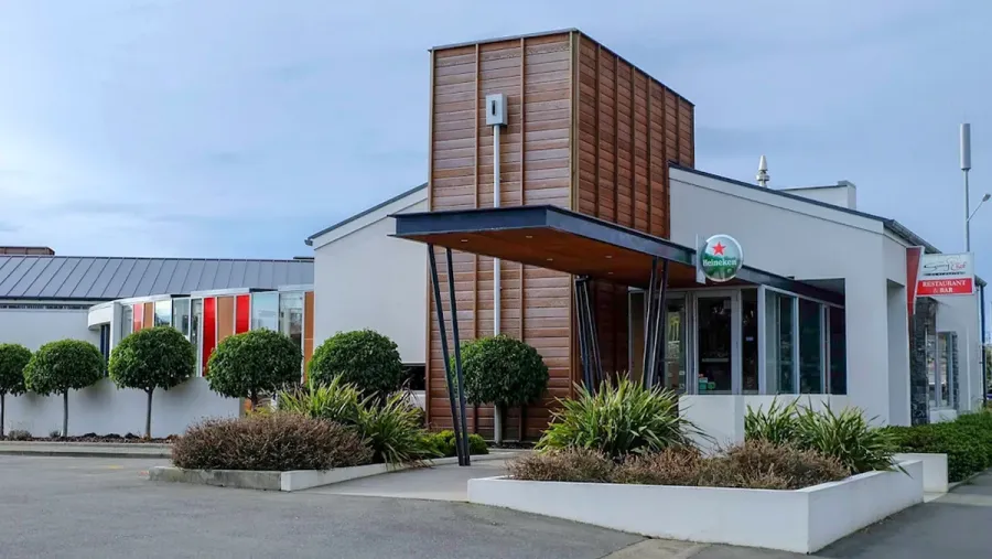 The Saucy Chef Restaurant & Bar