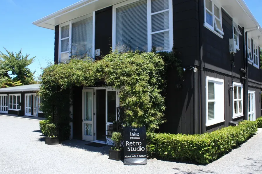 The Lake Motel