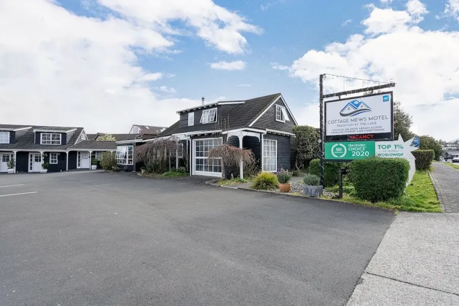 Cottage Mews Motel