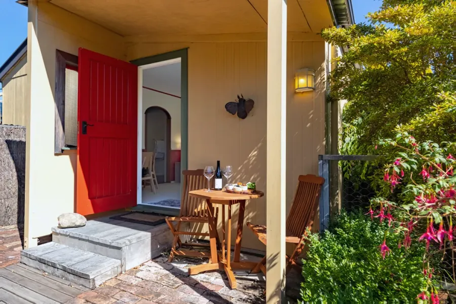 Shy Cottage & Shy Studio