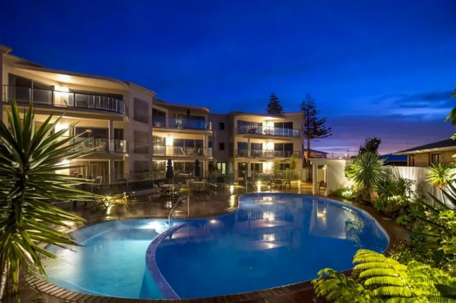 The Reef Beachfront Apartments & Accommodation