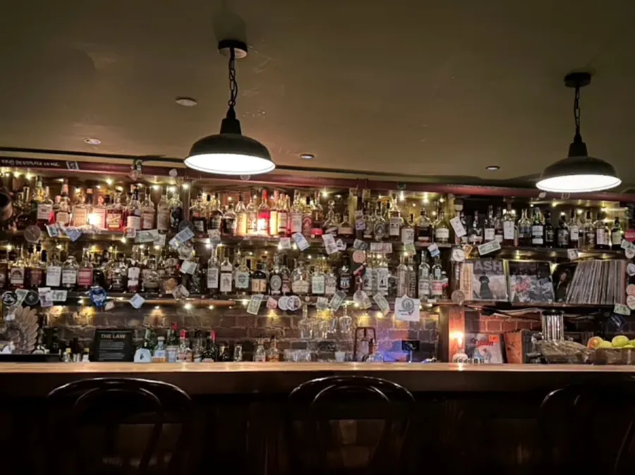 Dee's Place