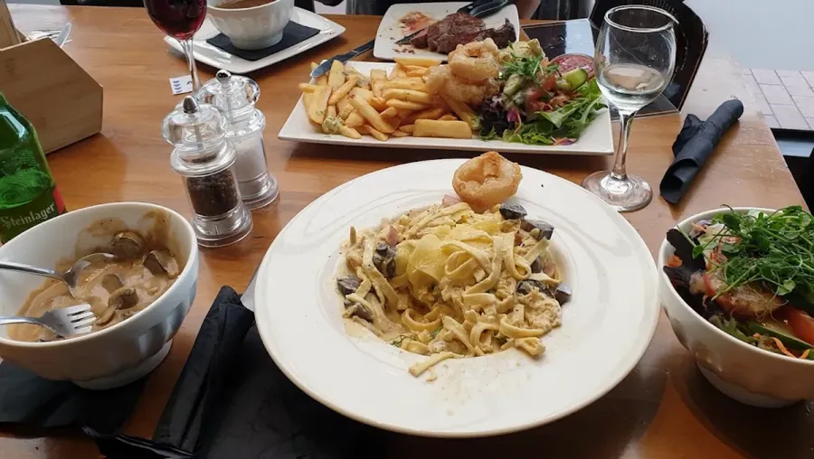 Glasine's Cafe Bar & Gaming