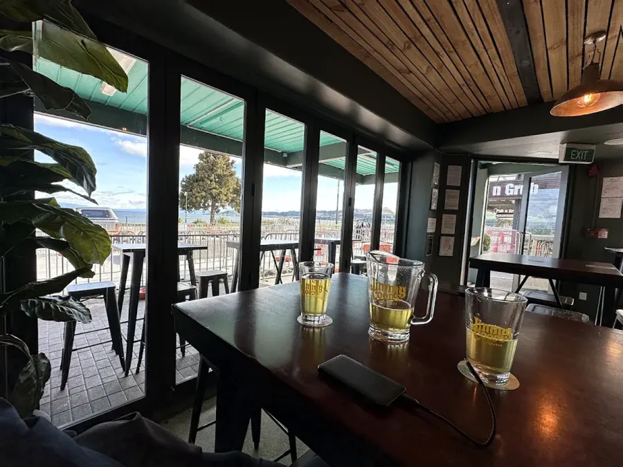 Jimmy Coops Lakehouse - Restaurant & Bar
