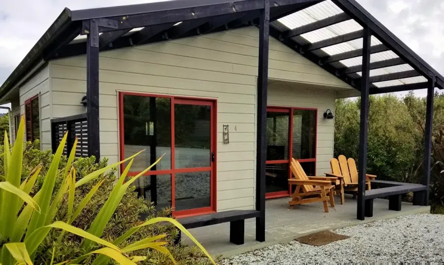 Whistling Frog - Cafe, Bar, Dining, Camping, Lodging - Catlins, NZ