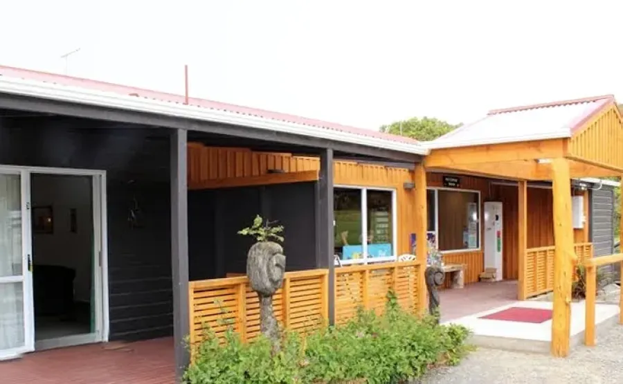 Papatowai Country Store & "Peake's Kitchen"