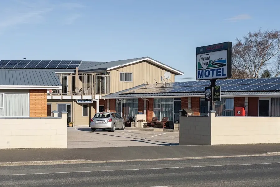 Highway Lodge Motel