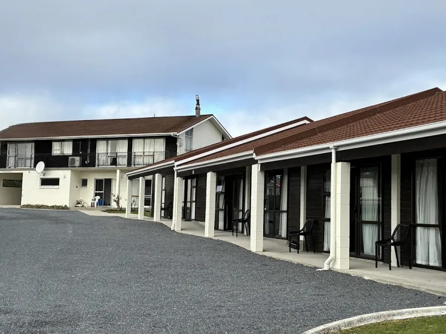 Charlies Motor Lodge (formally helensborough motor inn)