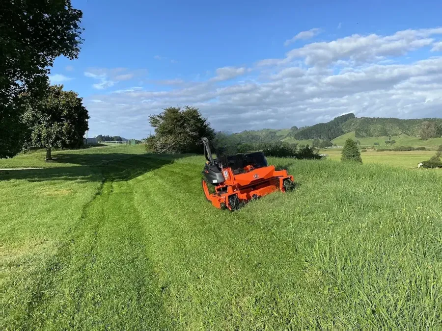 Kiwi Mowing