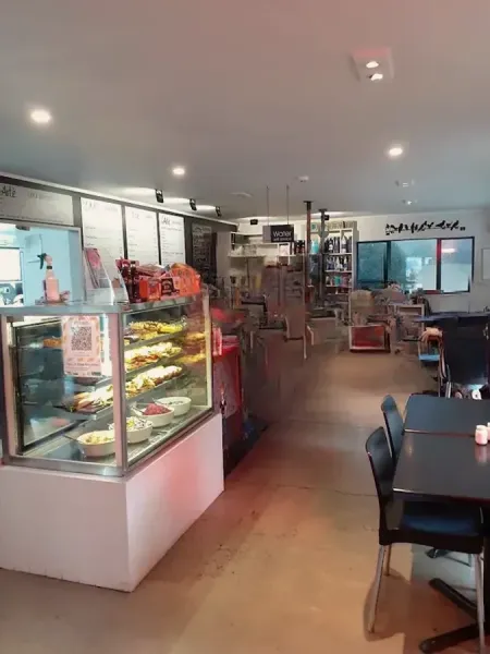 L'Arté Cafe & Gallery, Cafe closes at 3pm weekdays, Gallery open till 4pm
