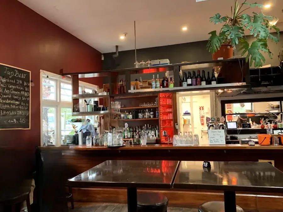 Kelburn Village Pub