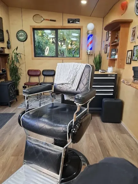 Dale's Barbershop