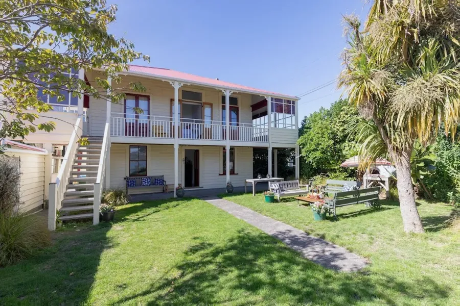 Brony's Beachfront Plimmerton