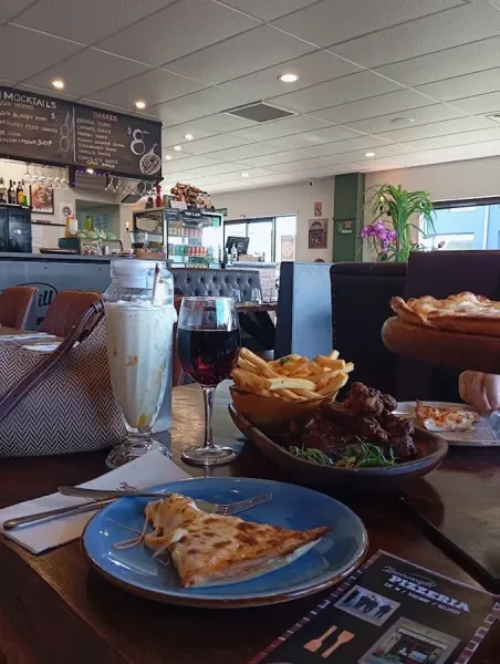 Invercargill Pizzeria (pizza, pasta, salad)