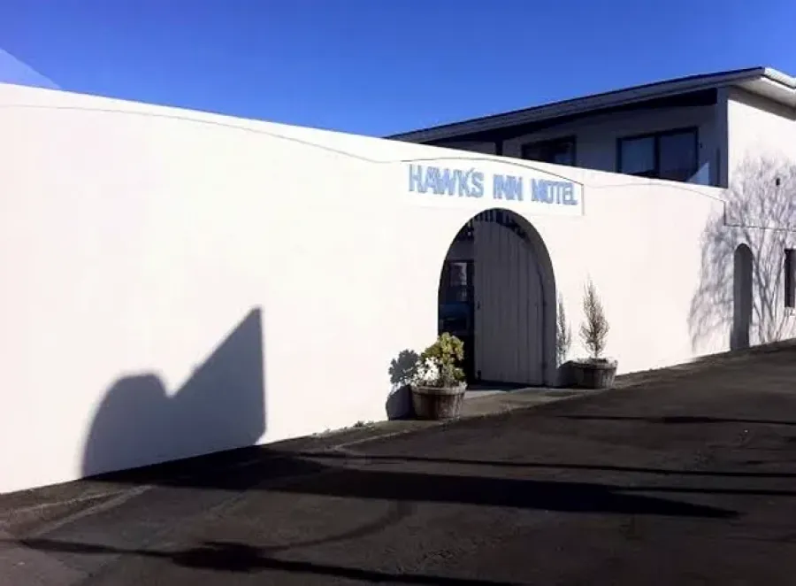 Hawks Inn Motel