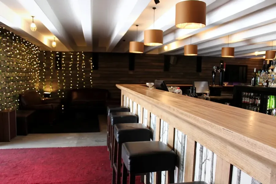Rove Bar & Eatery