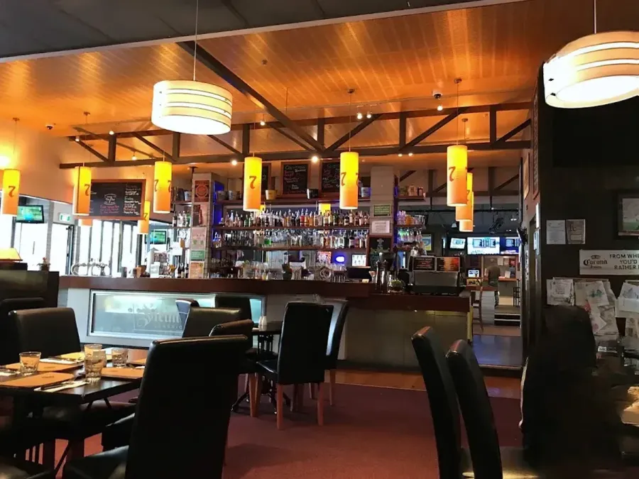 7 Bar & Restaurant