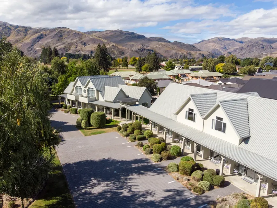 Colonial Manor Motel