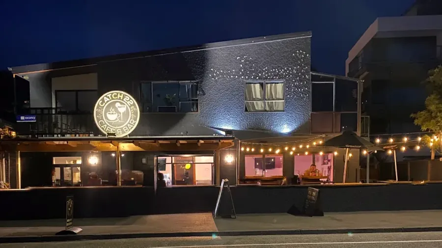 Catch 22 Cafe & Bar