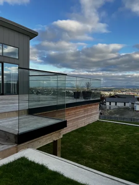 Balclutha Windscreens 'N Glass / Smith&Smith Authorised Dealer