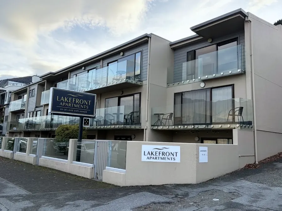 Lakefront Apartments & Lodges