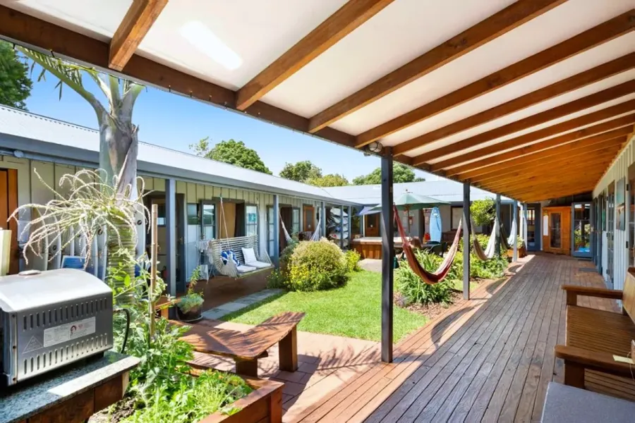 Raglan Backpackers, Surf, Kayak, Paddle Board Hire & Waterfront Lodge