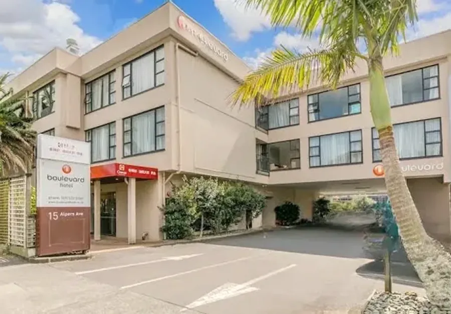Boulevard Hotel