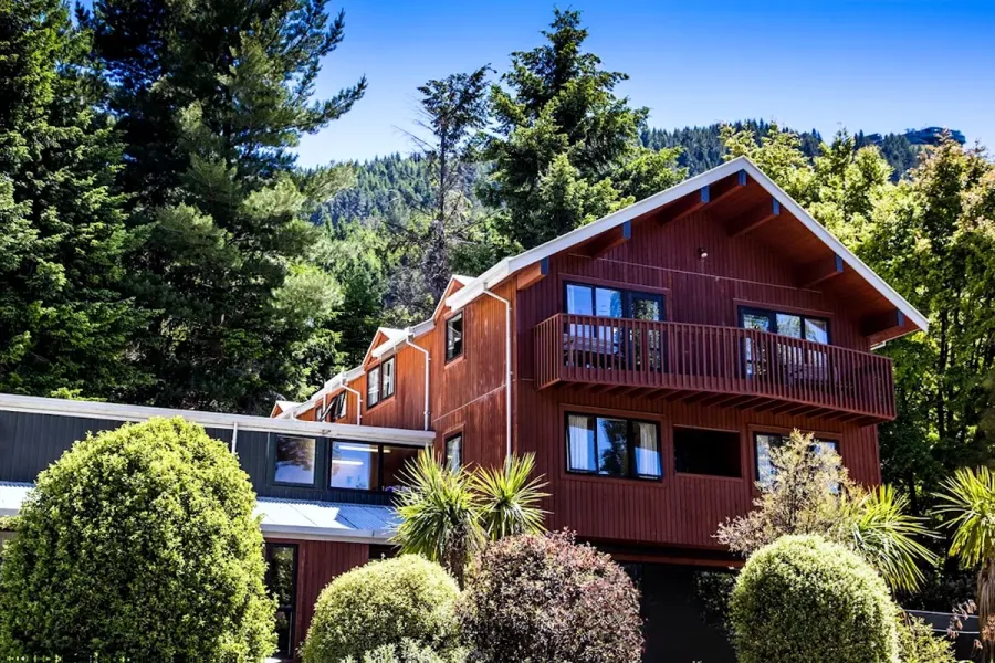 Haka House Queenstown Lakefront