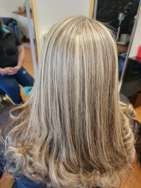 THE HAIR BAR