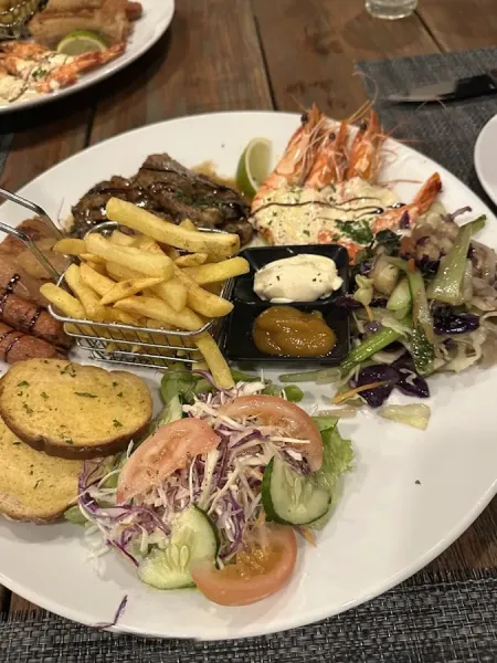 Laguna on Muri Restaurant and Bar