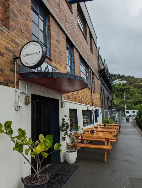 The Commoners Bar