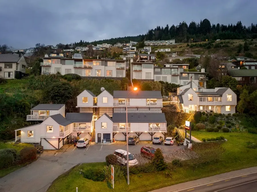 Lakeview Colonial Motel