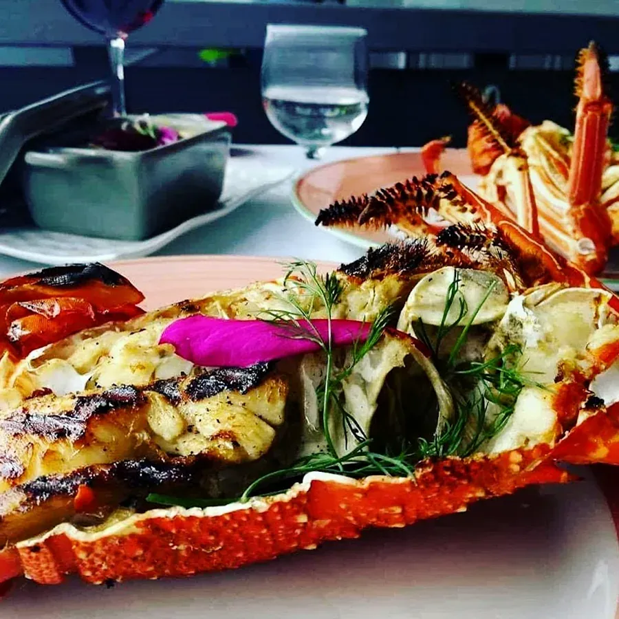 L'ESSENTIEL MARINA RESTAURANT & BAR LOUNGE