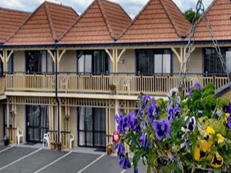 Cable Court Motel