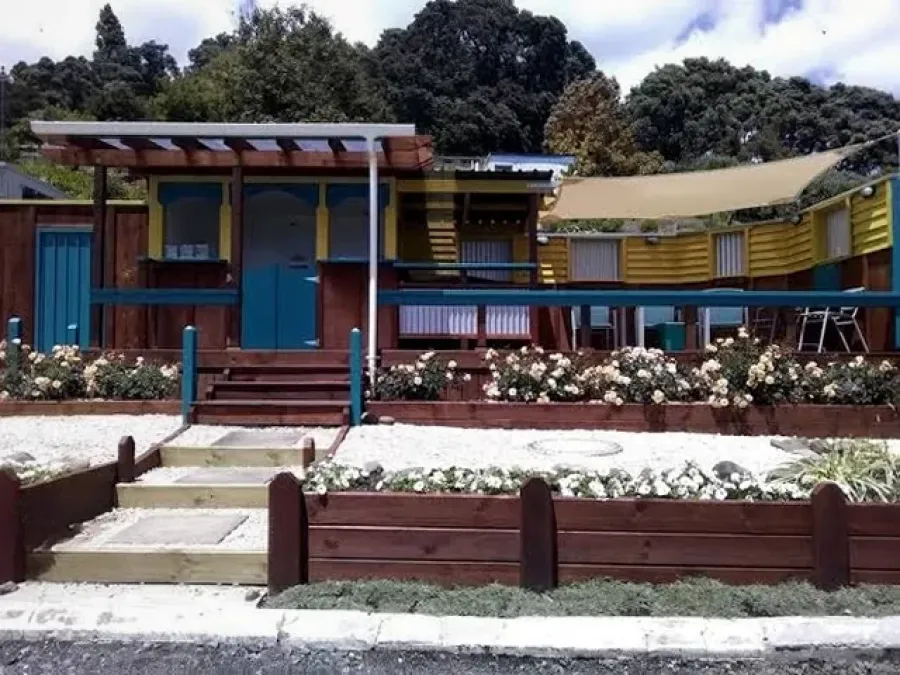 Te Aputa Lodge & Cafe
