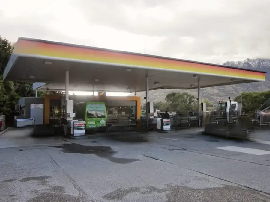 Z - Queenstown - Service Station