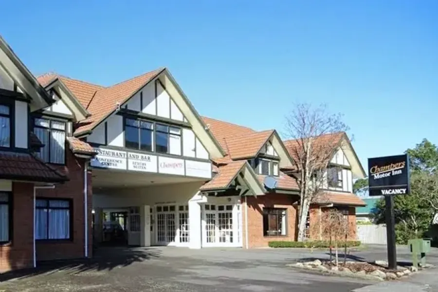 Champers Motor Inn
