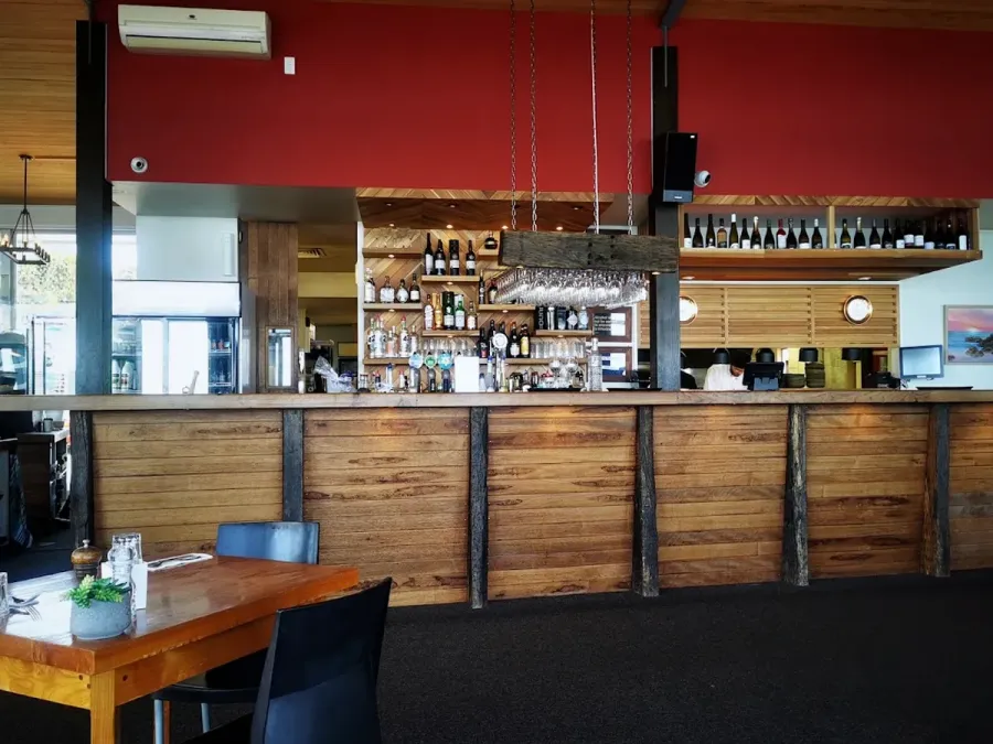 Gusto Restaurant, Cafe & Bar