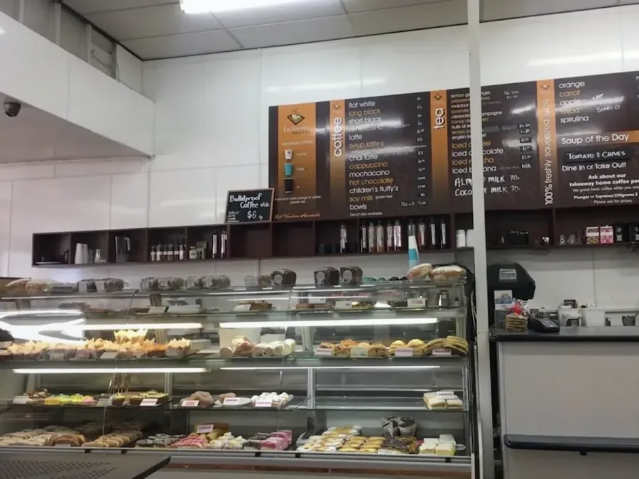 MÓN - Cafe Bakery Asian Fusion Restaurant