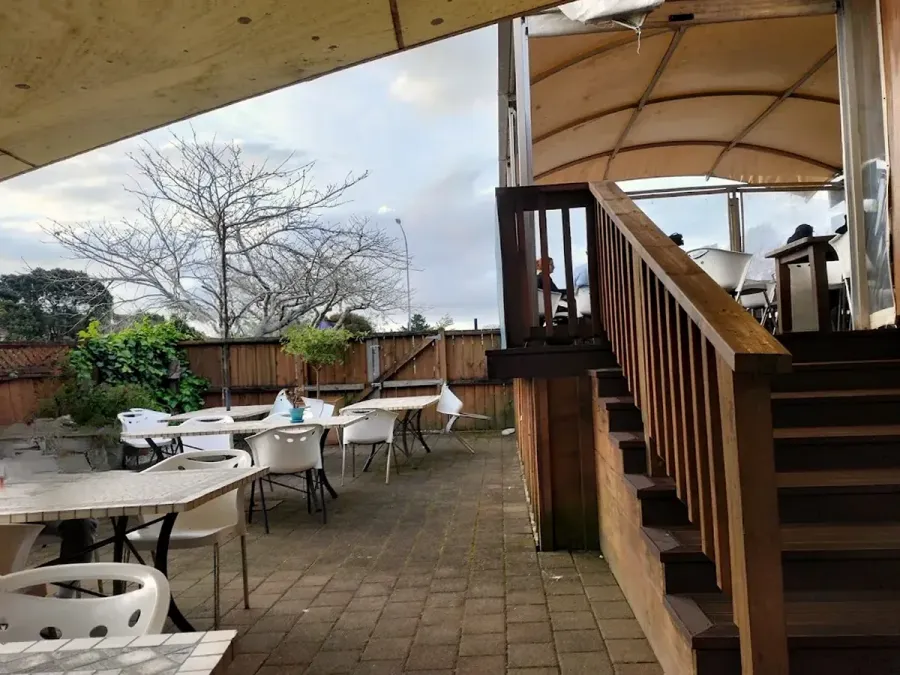 Treehouse | Bar & Bistro