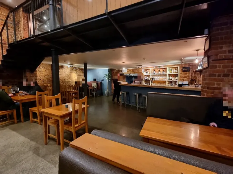 Moons Restaurant and Bar